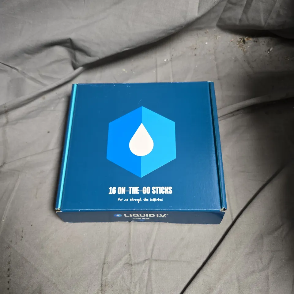 LIQUID I.V. HYDRATION MULTIPLIER STICKS – 16 ON-THE-GO SACHETS, TROPICAL PUNCH FLAVOUR