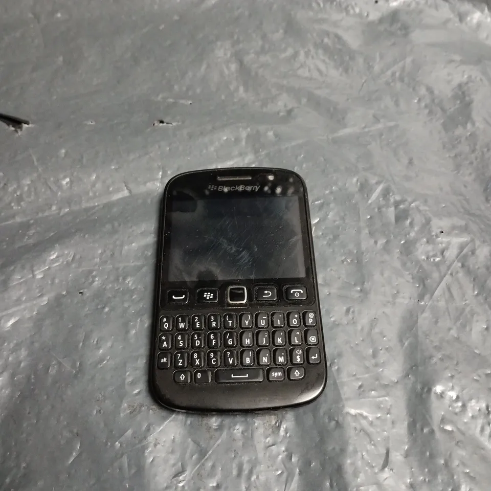 BLACKBERRY SMARTPHONE WITH QWERTY KEYBOARD – BLACK 