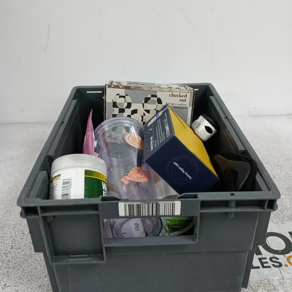 TOTE OF APPROXIMATELY 15 ASSORTED ITEMS TO INCLUDE GALAXY NIGHT LIGHT, WOOD FILLER, LENOR SPRING AWAKENING, PEACHY BOTTLE, FRAMAR FOIL ROLL ETC