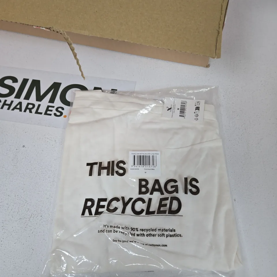BOX OF APPROXIMATELY 15 ASSORTED CLOTHING ITEMS TO INCLUDE: OFF THE SHOULDER LONG SLEEVE T