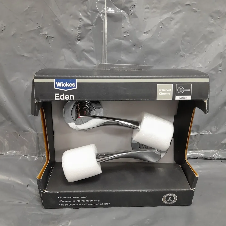 BOXED WICKES CHROME FINISH ROUND NOSE LATCH HANDLES 