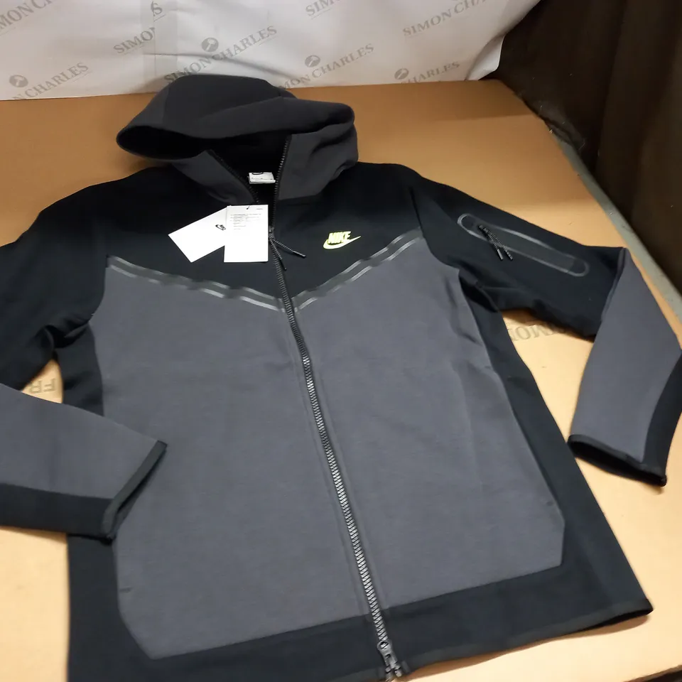 NIKE TECH ZIP THROUGH HOODIE - M