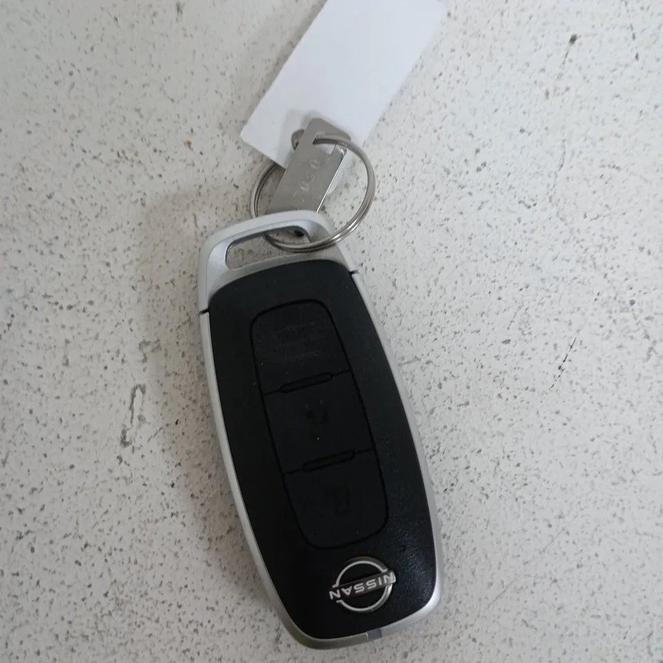 NISSAN CAR KEY FOB WITH METAL BLADE AND BLANK TAG