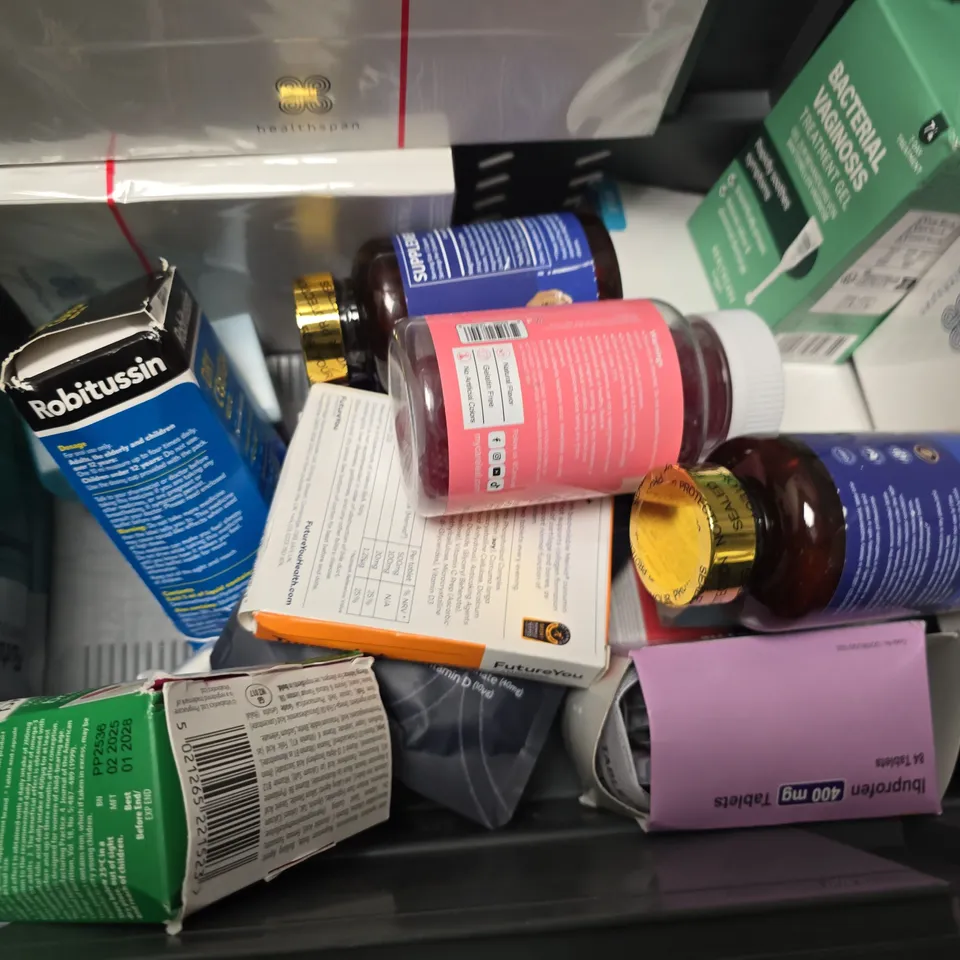 APPROXIMATELY 12 ASSORTED VITAMIN/HEALTH AID PRODUCTS TO INCLUDE NASAL SPRAY, COLLAGEN GUMMIES, DRY COUGH MEDICINE, ETC - COLLECTION ONLY