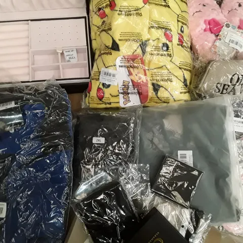 LARGE QUANTITY OF ASSORTED CLOTHING ITEMS TO INCLUDE SLIPPERS, SOCKS, JEWELRY ECT 