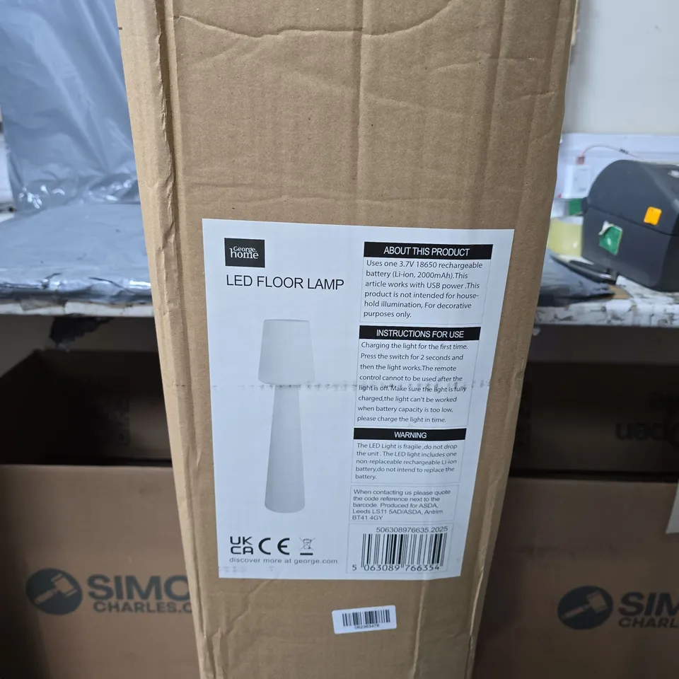 LARGE PLASTIC LED FLOOR LAMP