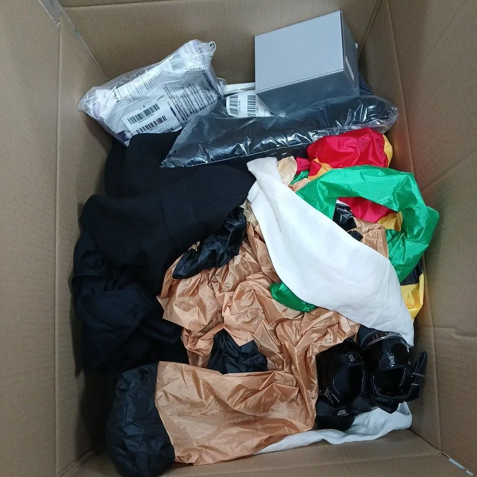 BOX OF APPROXIMATELY 20 ASSORTED HOUSEHOLD ITEMS INCLUDING LOREAL BEAUTY LIKE A BOSS SET, SNOW GLOBE, KIDS SIZE 9 BLACK SHOES, OVERSIZES HOODIE DIZE 22 ETC