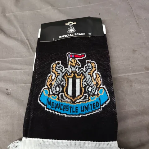 NEWCASTLE UNITED OFFICIAL SCARF – KNITTED BLACK WITH CREST