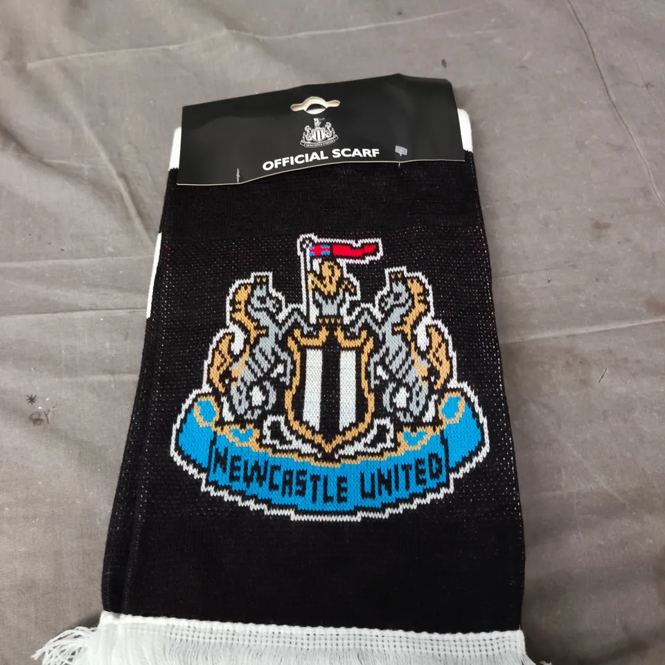 NEWCASTLE UNITED OFFICIAL SCARF – KNITTED BLACK WITH CREST