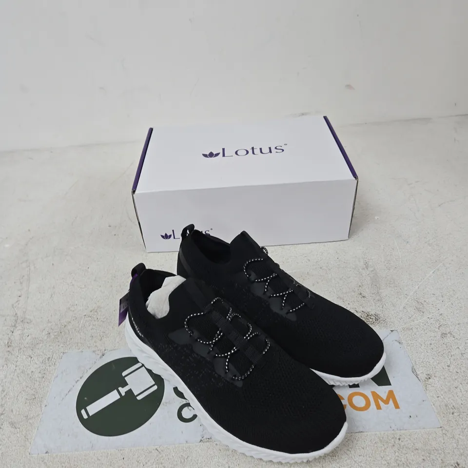 LOTUS GIRONA ULS554 BLACK TRAINERS – BOXED, UK7 (EU40)