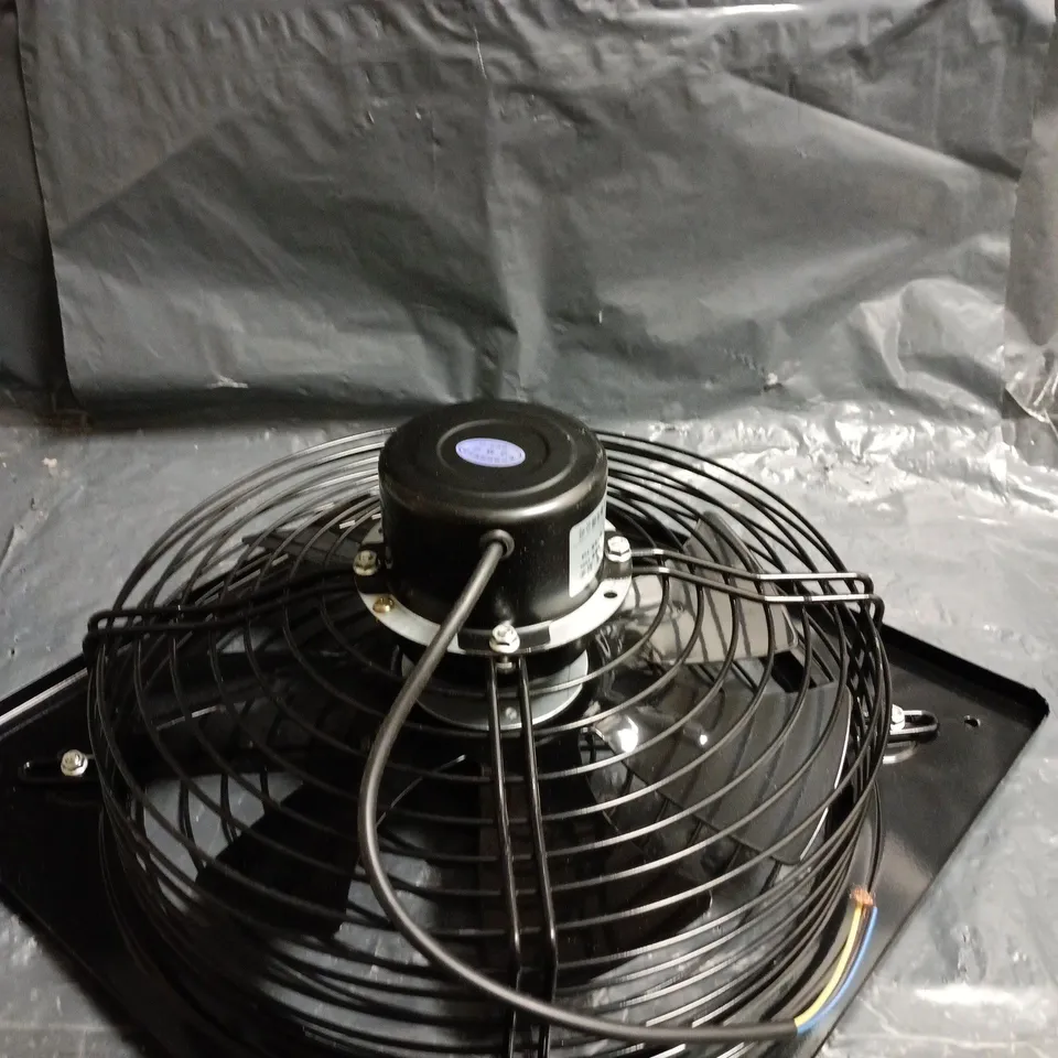 INDUSTRIAL FAN WITH PROTECTIVE GRILLE – BLACK