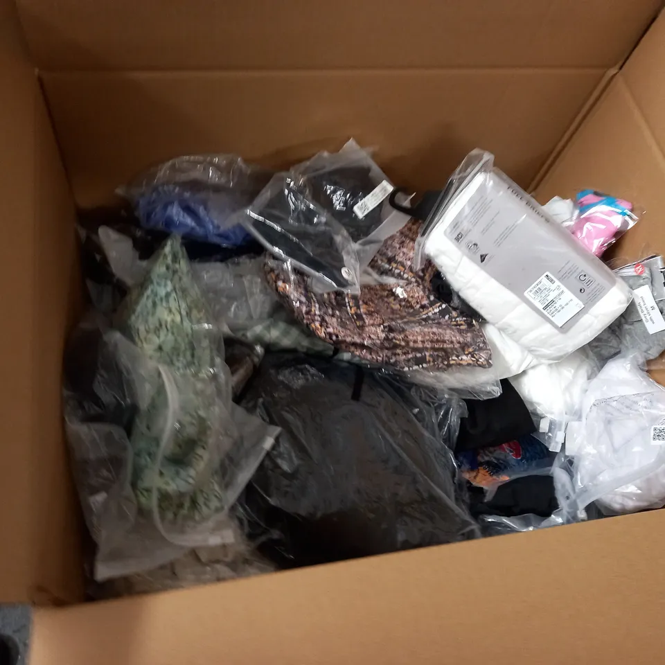 LARGE QUANTITY OF ASSORTED BAGGED CLOTHING ITEMS TO INCLUDE COLLUSION, CIDER AND FASHION SEXY LOUNGE