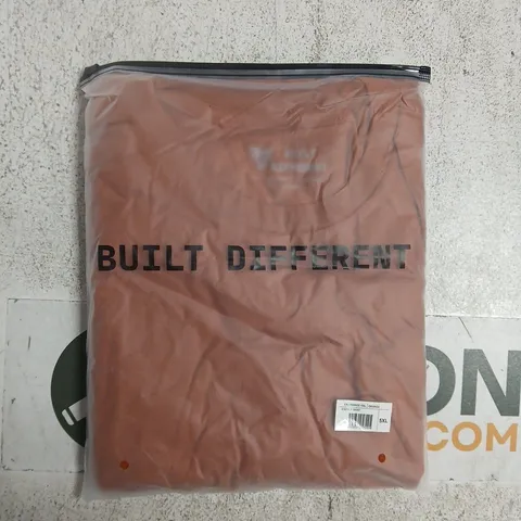 BAGGED BUILT DIFFERENT CREW T-SHIRT IN ORANGE SIZE 5XL