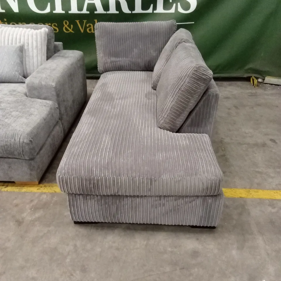 5 x ASSORTED DESIGNER SOFA PIECES