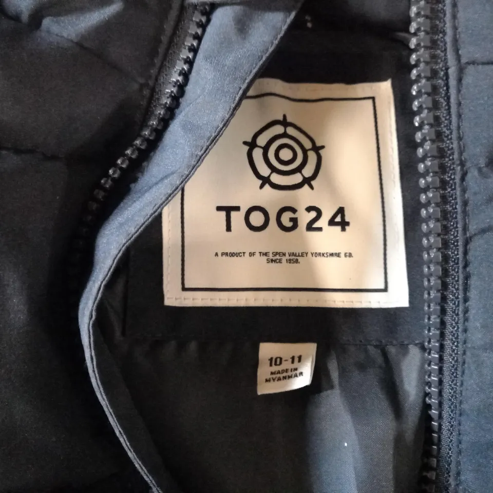 TOG24 BLUE PADDED AND HOODED COAT - SIZE 10-11 YEARS 