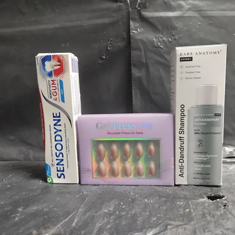 APPROXIMATELY 10 ASSORTED COSMETIC ITEMS TO INCLUDE BARE ANATOMY, SENSODYNE, ETC - COLLECTION ONLY