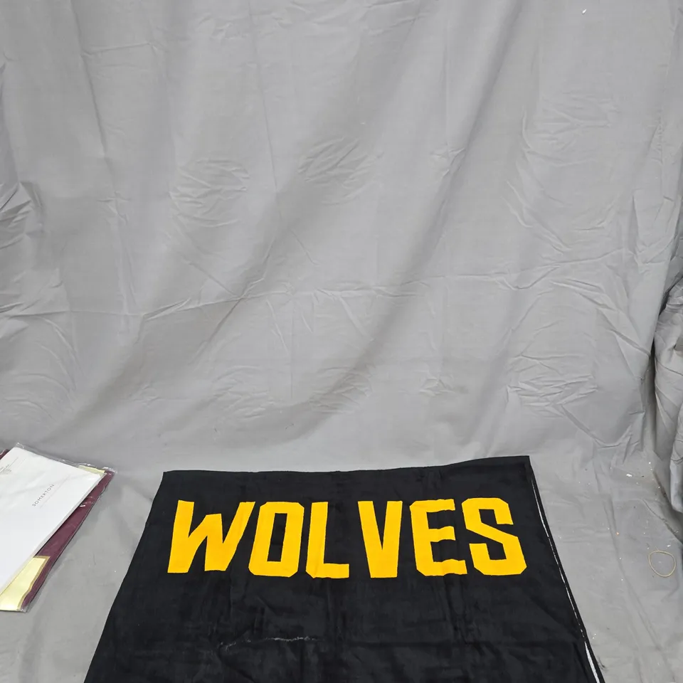 WOLVERHAMPTON WONDERERS TOWEL