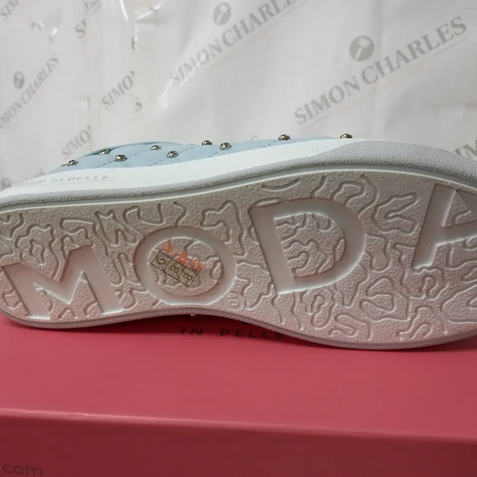 BOXED MODA SIZE 7 LIGHT BLUE  LEATHER ADELAID LACE UP QUILTED TRAINERS 