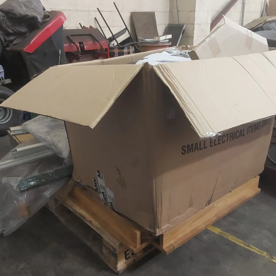 PALLET CONTAINING A LARGE QUANTITY OF ASSORTED CATERING ITEMS ECT