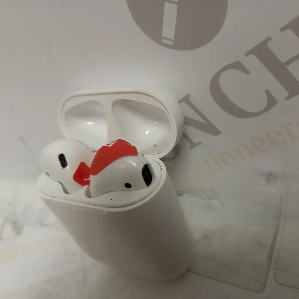 APPLE AIRPODS