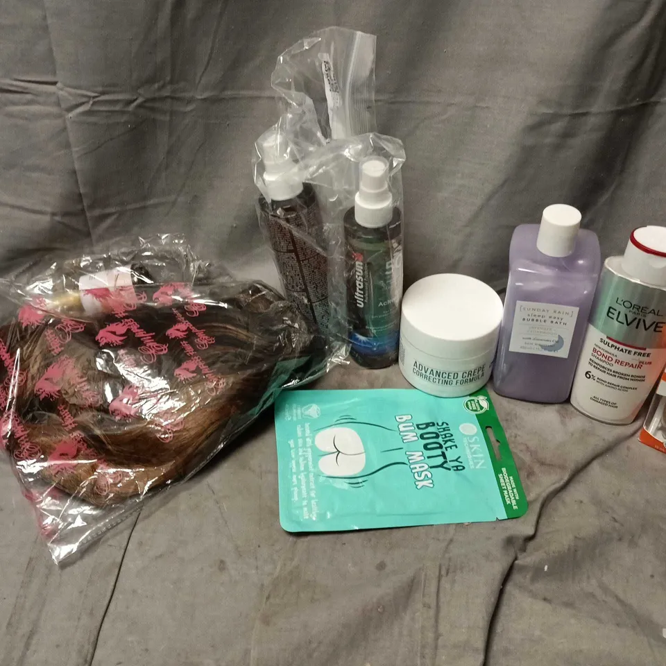 APPROXIMATELY 15 ASSORTED HEALTH & BEAUTY PRODUCTS TO INCLUDE OPI NAIL ENVY, SLEEP EASY BUBBLE BATH, ADVANCED CREPE CORRECTING CREAM, ETC