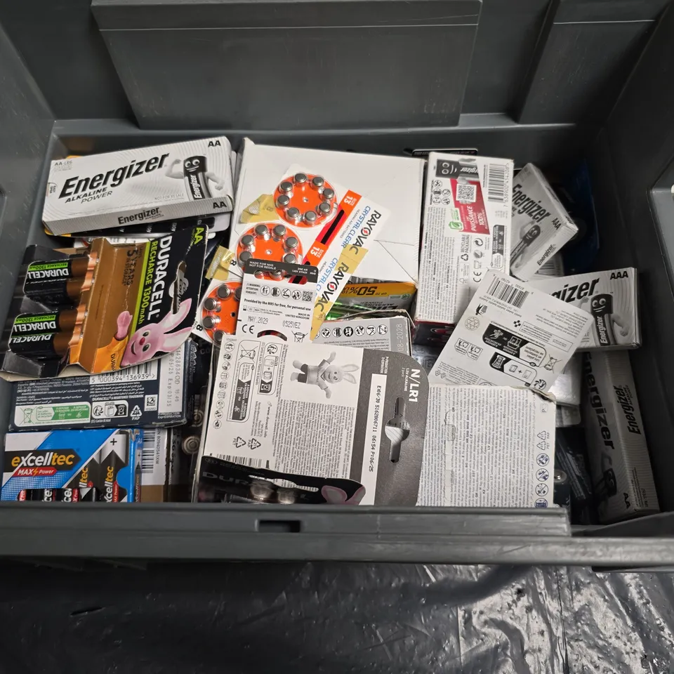 LARGE QUANTITY OF ASSORTED BATTERIES