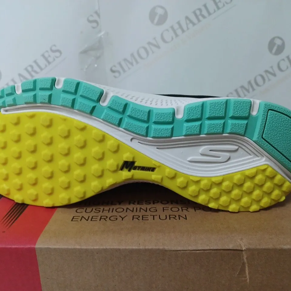 SKECHERS GO RUN TRAINERS BLACK SIZE 6.5