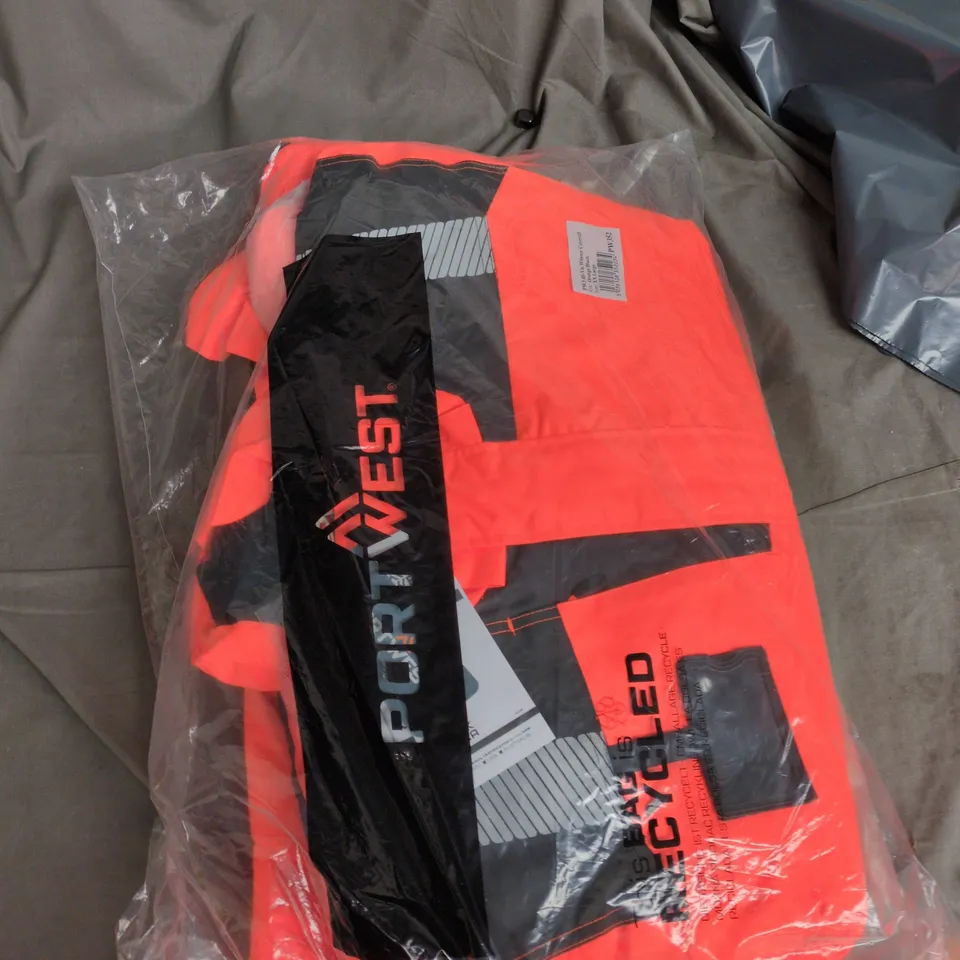 BOX OF APPROXIMATELY 15 ASSORTED CLOTHING ITEMS TO INCLUDE: PORTWEST HI VIS COAT