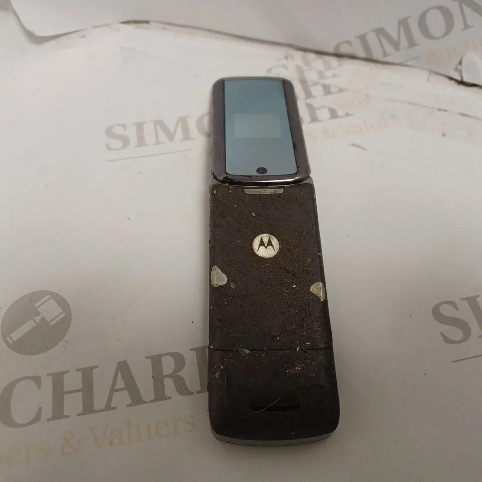 MOTOROLA FLIP PHONE