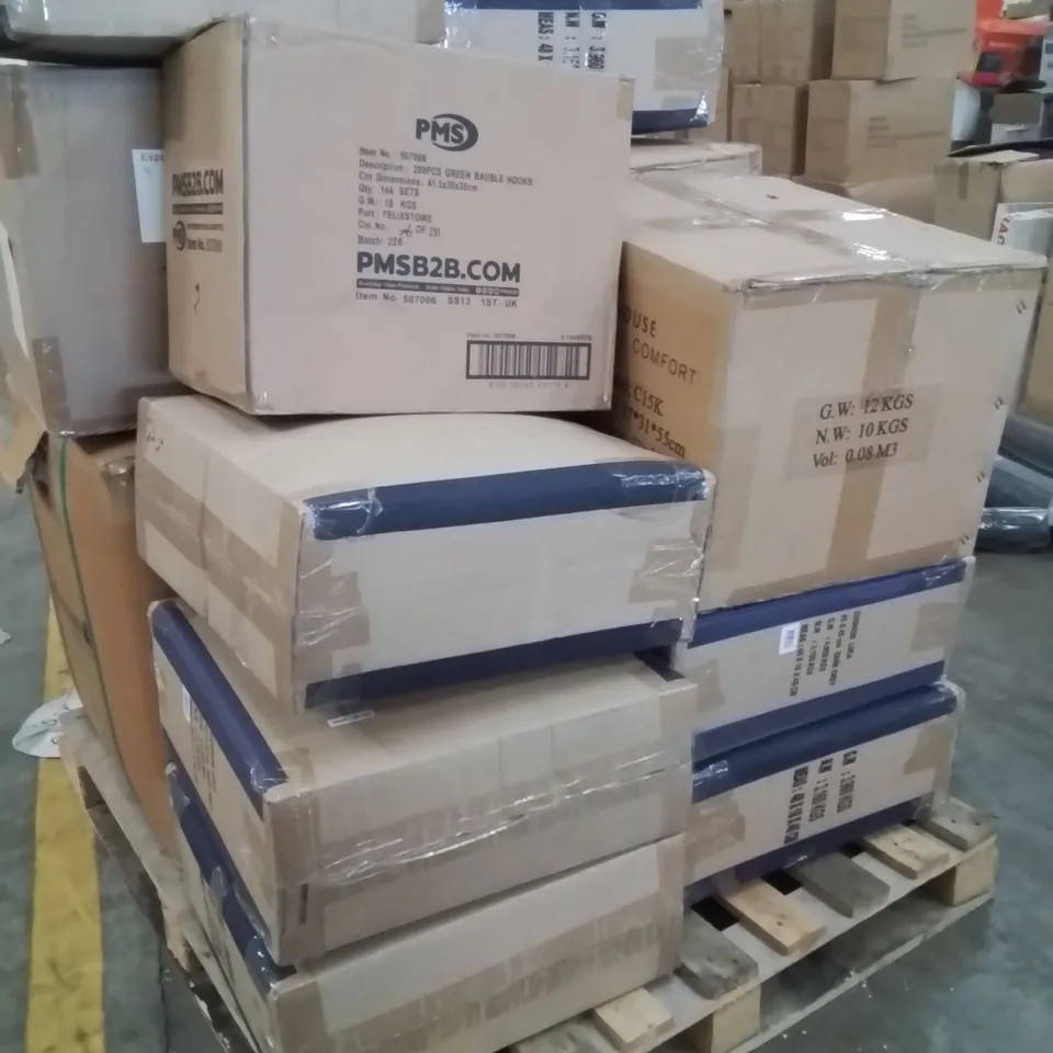 PALLET OF ASSORTED HOUSEHOLD GOODS AND PRODUCTS TO INCLUDE;CUSHIONS FLEECE HOODIE,BAUBLEHOOKS