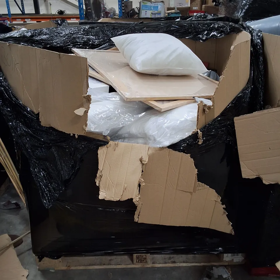 PALLET CONTAINING ASSORTED HOUSEHOLD PRODUCTS INCLUDING PICTURE FRAMES, PILLOWS, BED SHEETS & SPIDERMAN LUNCH BOX