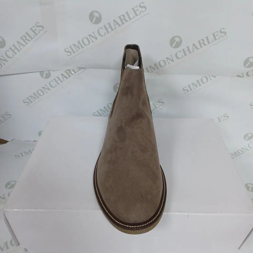 BOXED MENS MARSH MICROSUEDE SHOES IN TAUPE SIZE 10