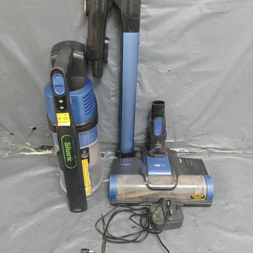 SHARK CH950UKT CORDLESS HANDHELD VAC RRP £79