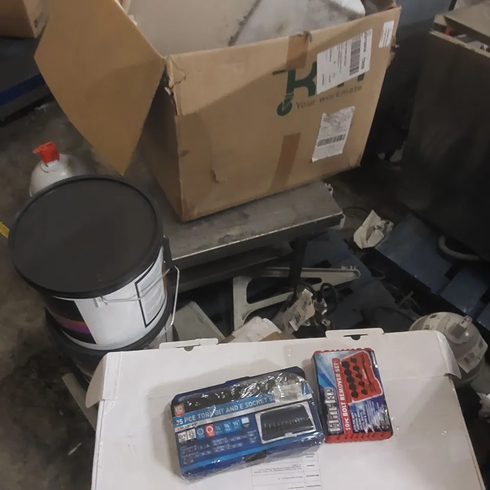 PALLET CONTAINING A LARGE QUANTITY OF ASSORTED ITEMS INCLUDING: WATER FILTER CARTRIDGES, RAPID SETTING CEMENT, SHOWER MIXER KIT ECT