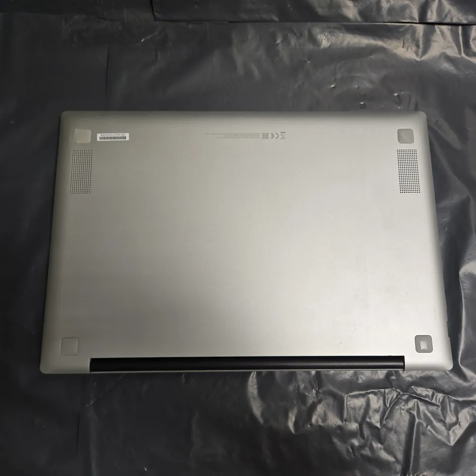 SAMSUNG XE456XDA LAPTOP IN SILVER COLOUR
