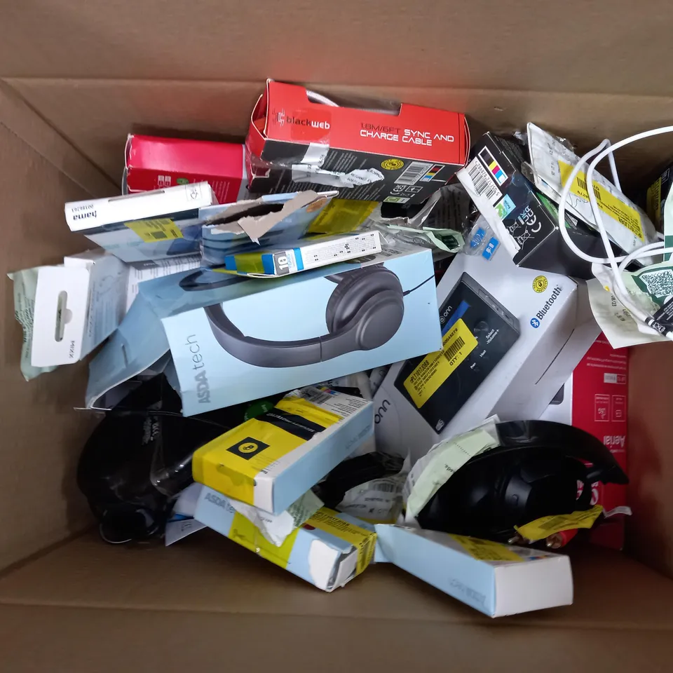 BOX OF APPROXIMATELY 40 ASSORTED ELECTRICALS TO INCLUDE ONN WIRELESS HEADPHONES, ONE FOR ALL TV REMOTE, POCKET RADIO, ETC