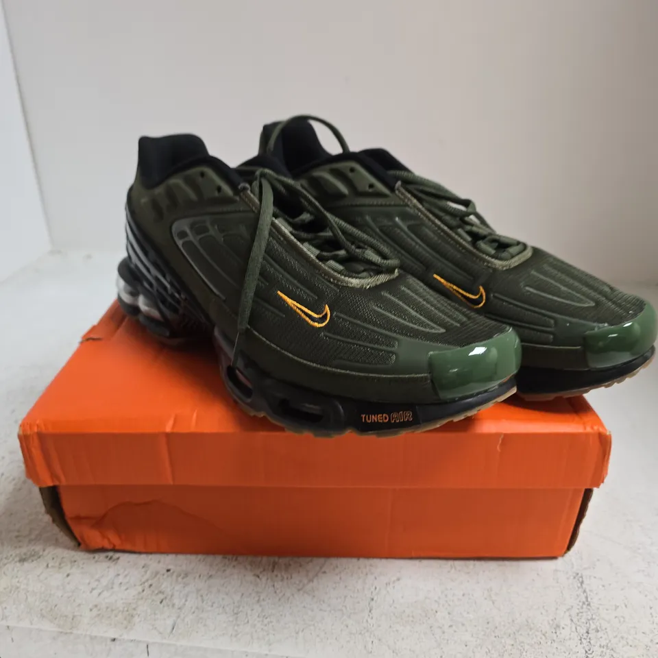NIKE AIR MAX PLUS III TRAINERS – 9
