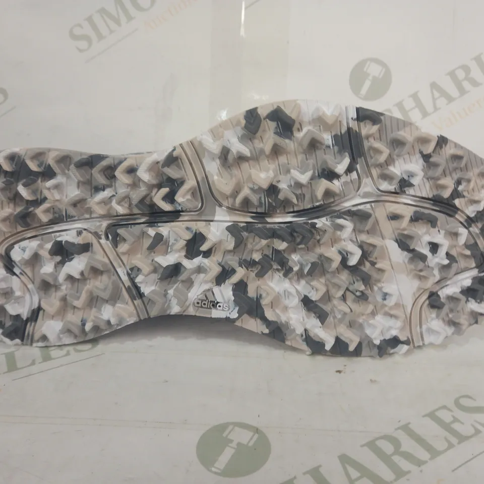 BOXED PAIR OF ADIDAS SHOES IN WHITE/GREY UK SIZE 5.5