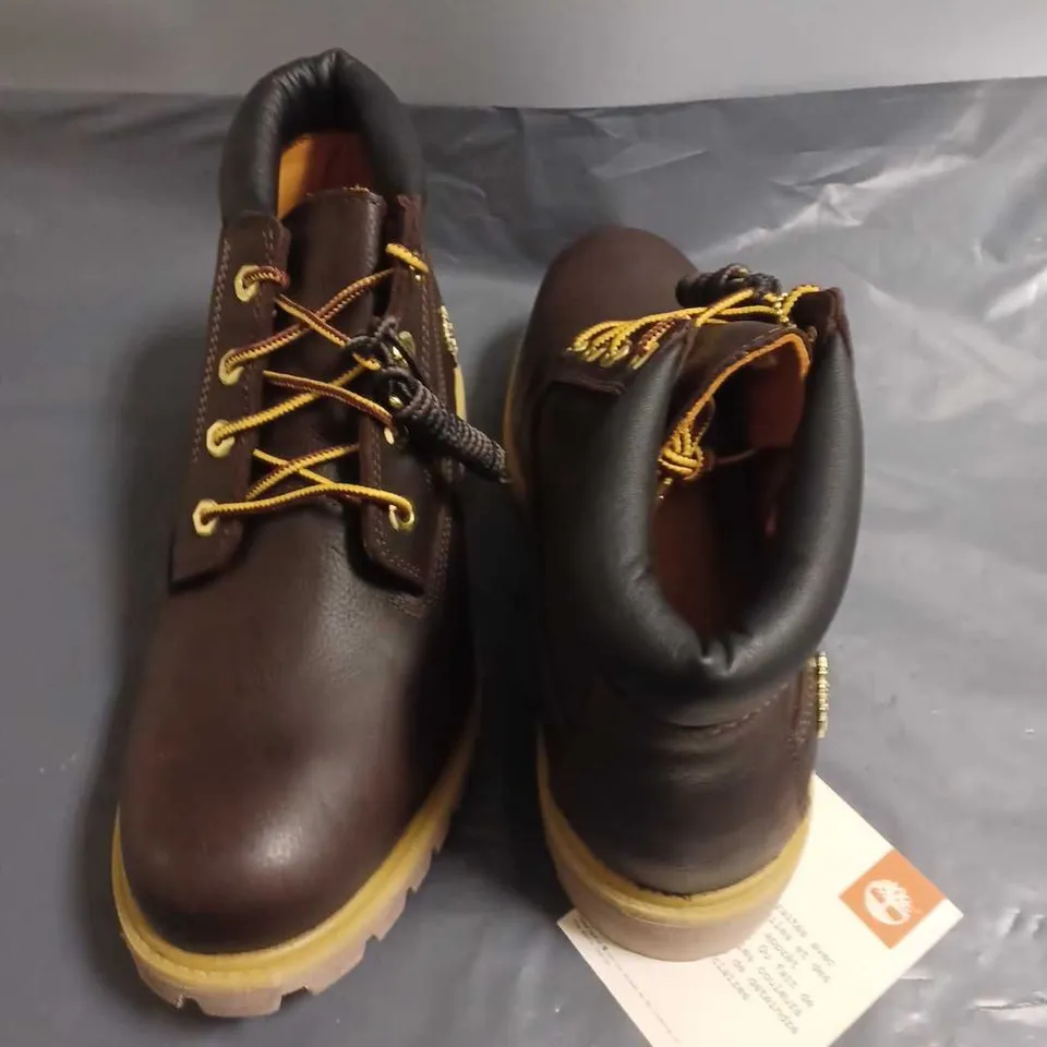 PAIR OF TIMBERLAND PREMIUM MID LC WATERPROOF BOOTS IN CHUKKA