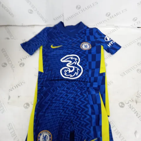 CHELSEA FC HOME SHIRT AND SHORTS SIZE XS - KIDS