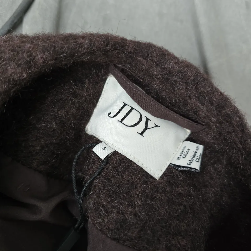 JDY OLLIE BOUCLE WAIST BLAZER IN CHOCOLATE TORTE - SMALL