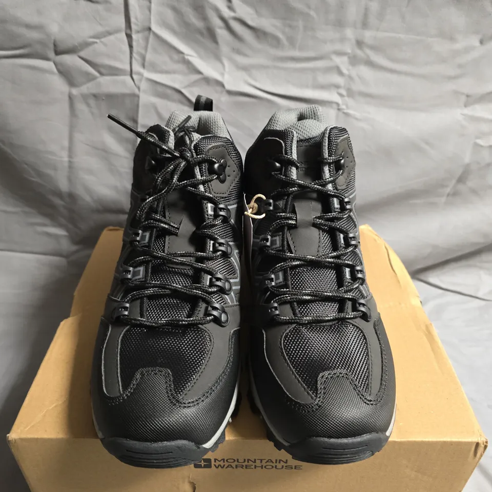 BOXED PAIR OF MOUNTAIN WAREHOUSE OSCAR 2 KIDS WALKING BOOTS - UK SIZE 5