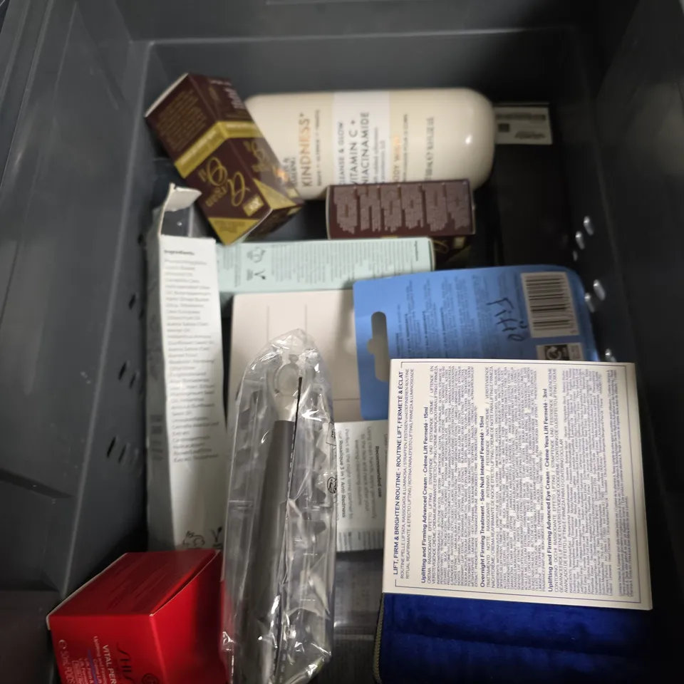 APPROXIMATEY 20 ASSORTED HEALTH AND BEAUTY PRODUCTS TO INCLUDE - UNICORN POO BATH BOMBS - SUKIN CONDITIONER AND PLOUISE HAND CREAM