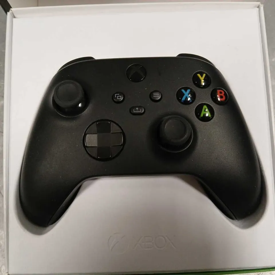 BOXED XBOX WIRELESS CONTROLLER