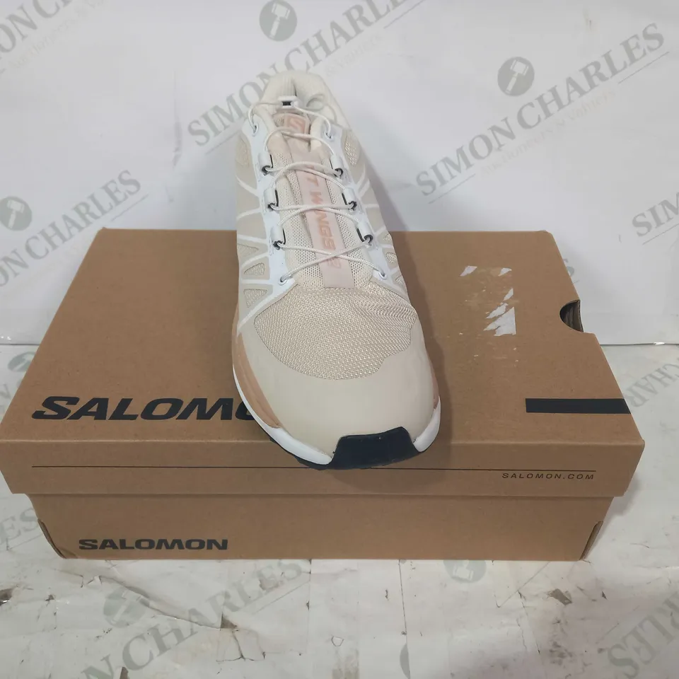 BOXED PAIR OF SALOMON XT-WINGS 2 SHOES IN WHITE/HAZELNUT/TURTLEDOVE COLOUR UK SIZE 5.5