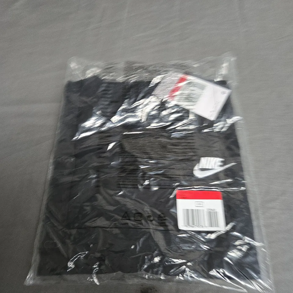 SEALED NIKE CASUAL TEE - SIZE L - KIDS