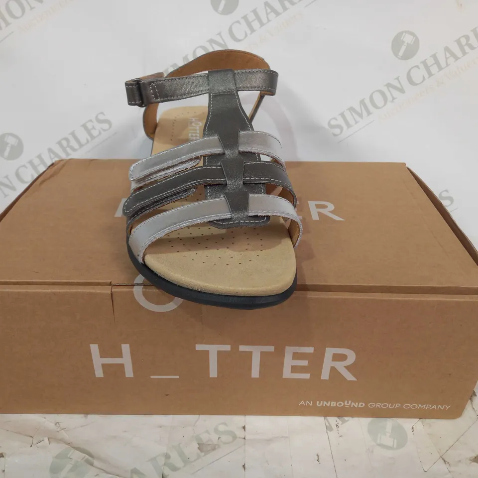 BOXED PAIR OF HOTTER OPEN TOE SANDALS IN METALLIC SILVER COLOUR UK SIZE 7