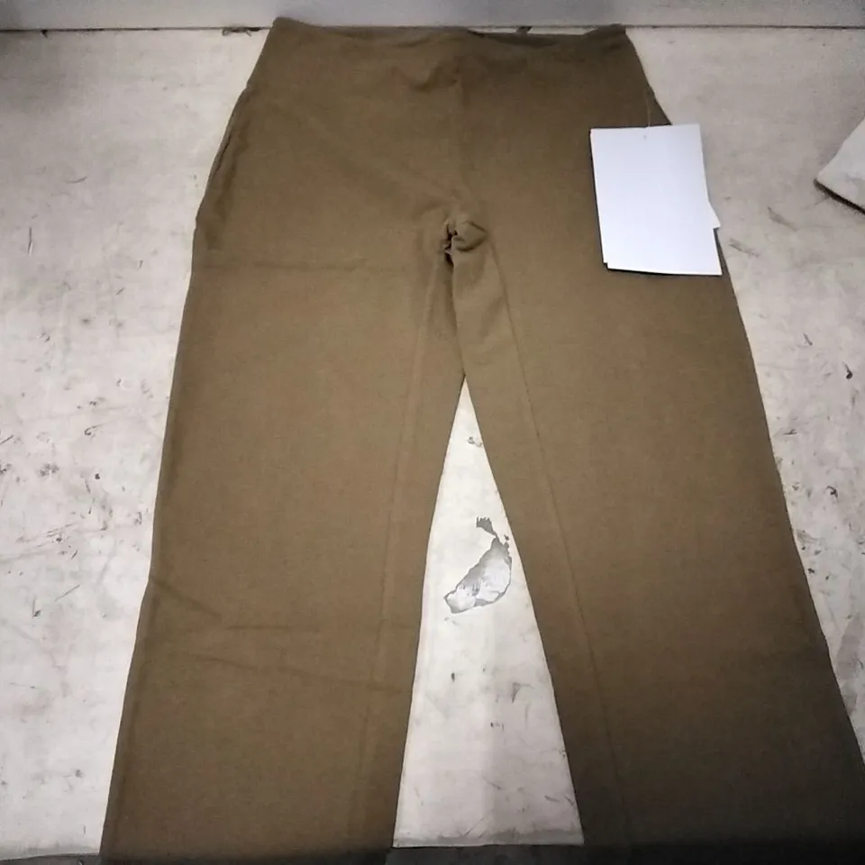 BOX OF APPROXIMATELY 14 WOMEN IN CONTROL SAFARI TAUPE SMOOTH AND SLEEK TROUSERS XS