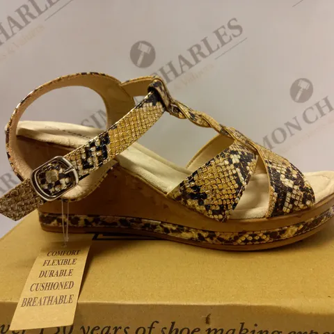 BOXED CUSHION WALK SKANESKIN WEDGES, NATURAL - SIZE 7