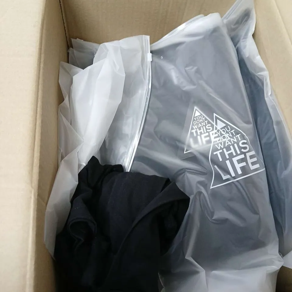 APPROXIMATELY 10 T -SHIRTS  ASSORTED SIZES WITH THE BRAND YOU DON'T WANT THIS LIFE .